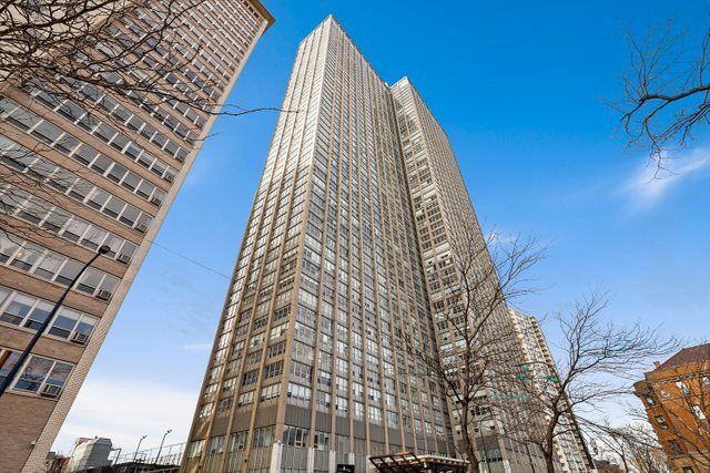 Property Photo: 655 W Irving Park Road 4613 IL 60613