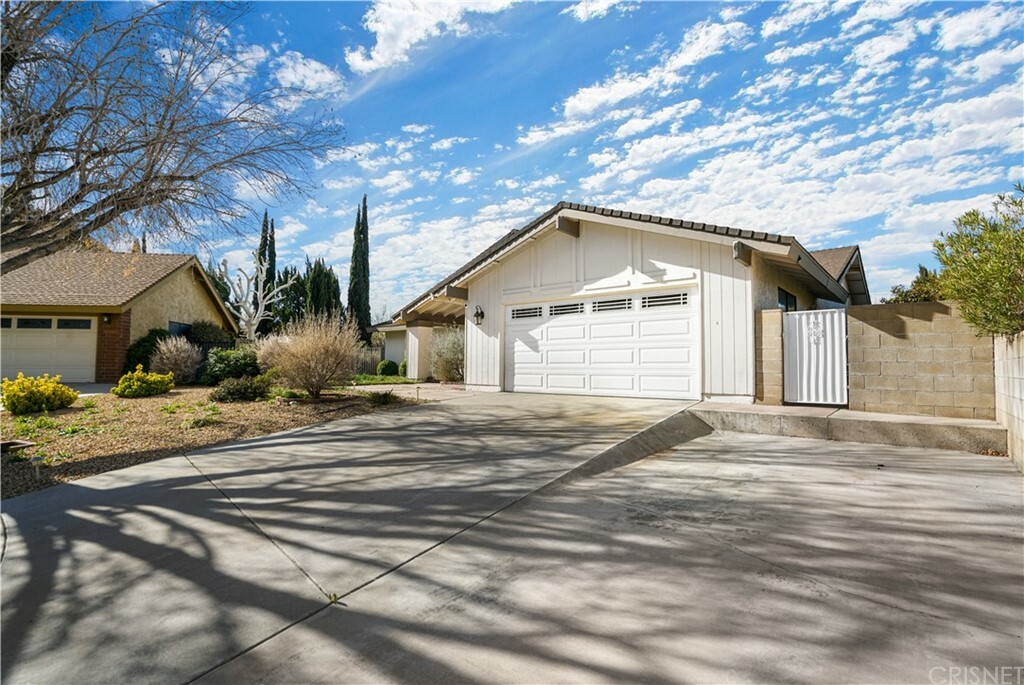 Property Photo:  44105 Planet Circle  CA 93536 