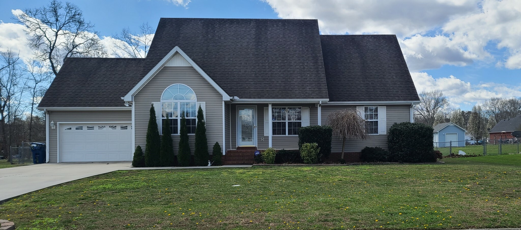 Property Photo:  1405 5th Ave  TN 37355 