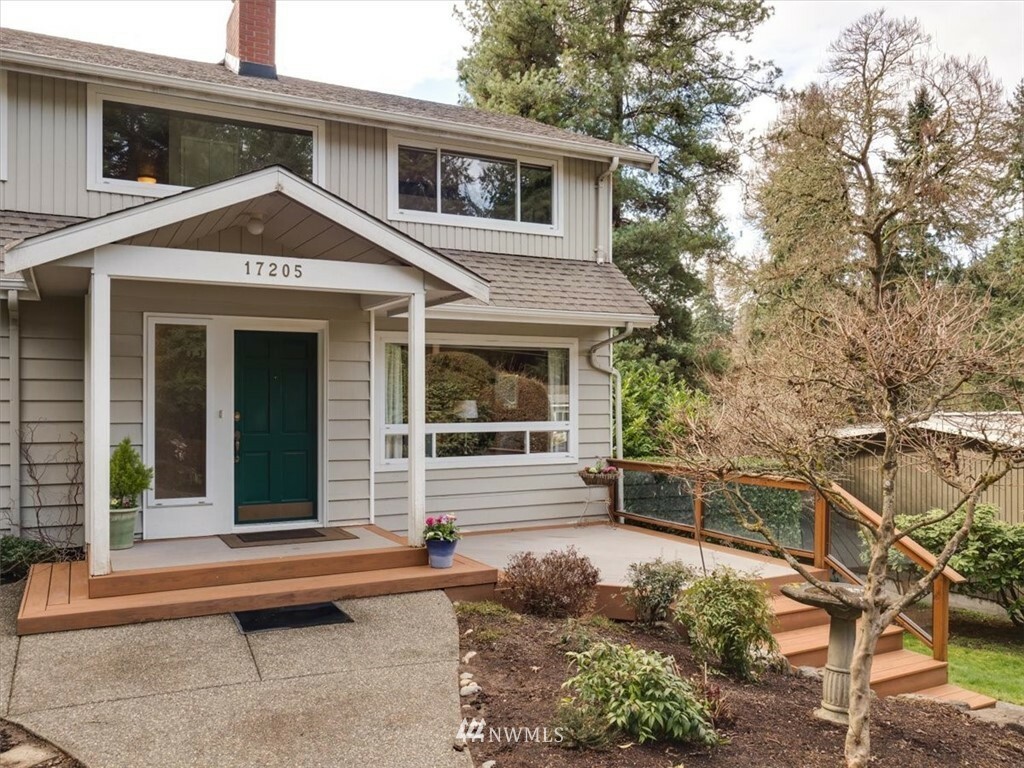 Property Photo:  17205 Palatine Avenue N  WA 98133 