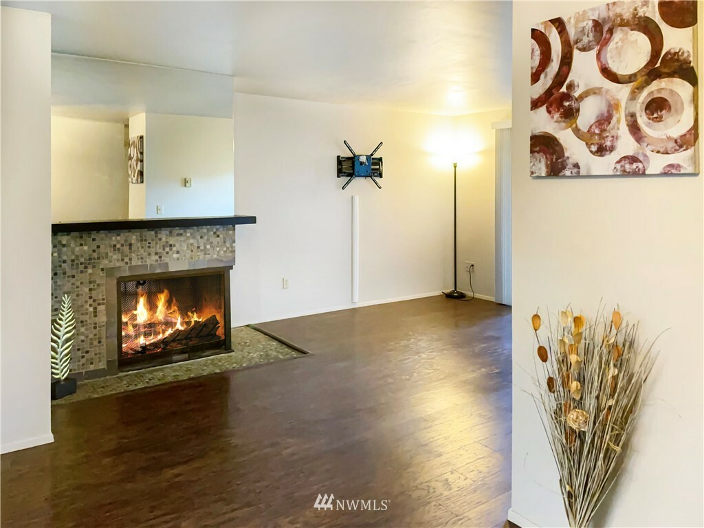Property Photo: 611 SW 5th Court A303 WA 98057