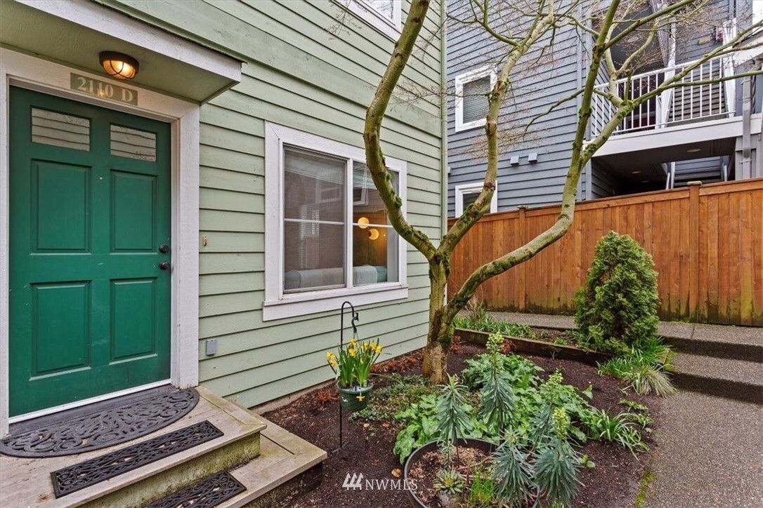 Property Photo: 2110 California Avenue SW D WA 98116