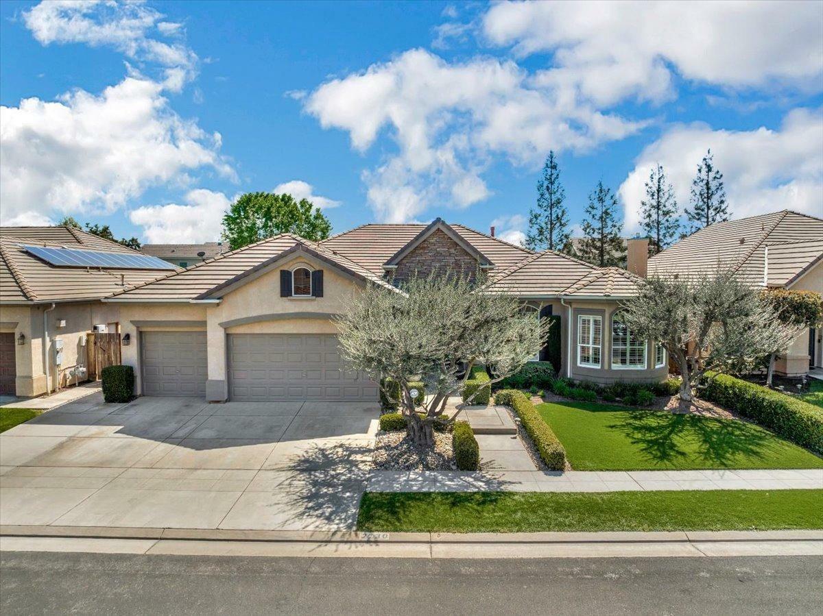 Property Photo: 2130 Serena Avenue CA 93619