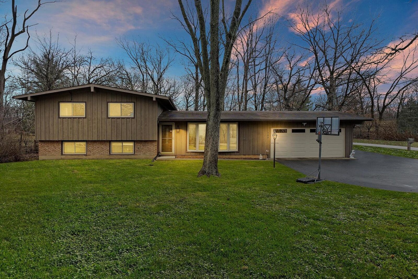 Property Photo:  109 Crooked Creek Trail  IL 60010 