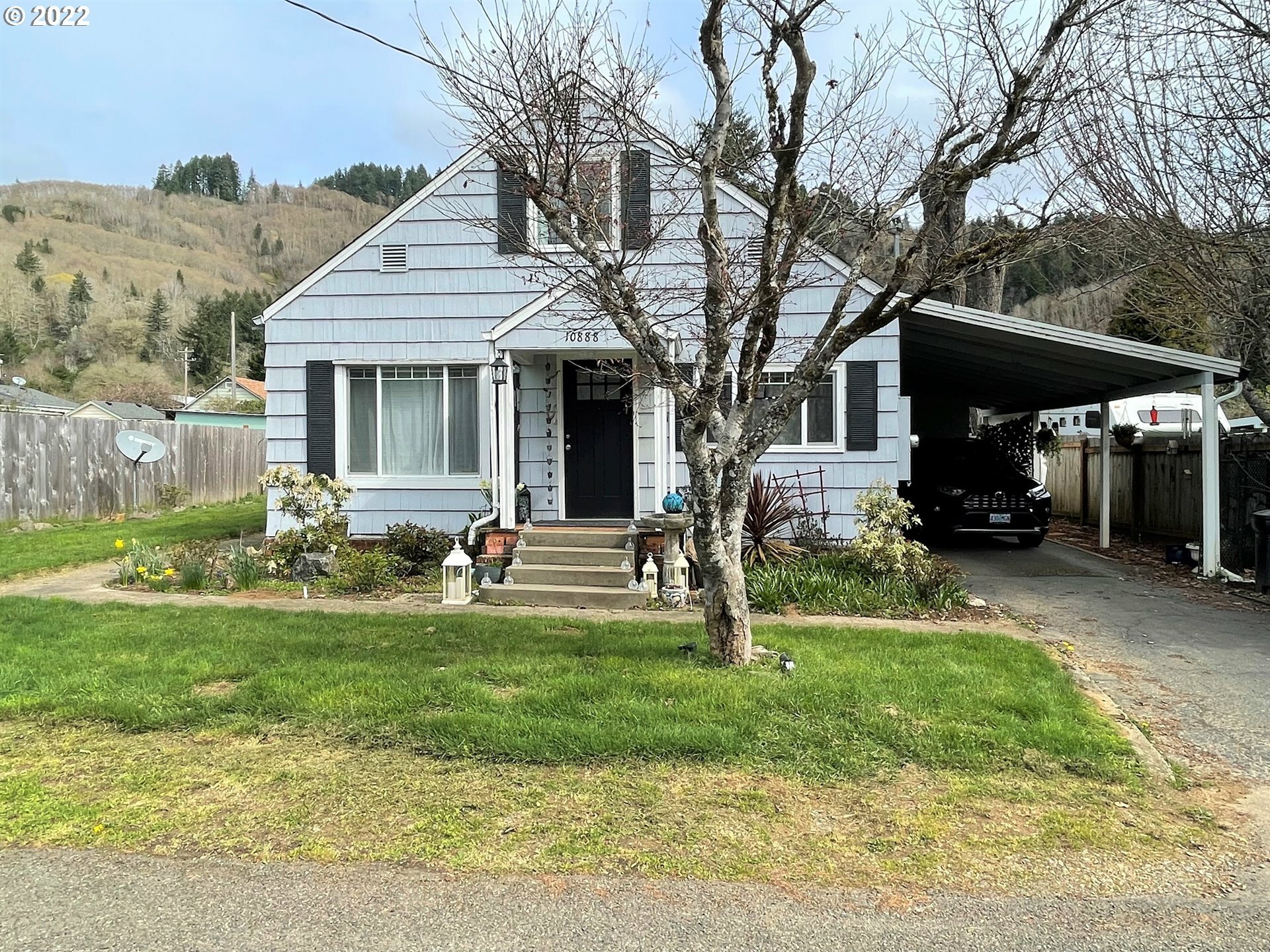 Property Photo:  10888 E Mapleton Rd  OR 97453 