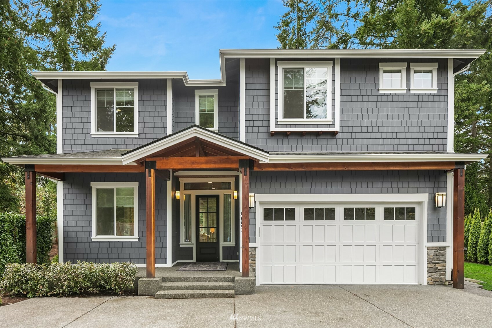 Property Photo:  4821 Island Crest Way  WA 98040 