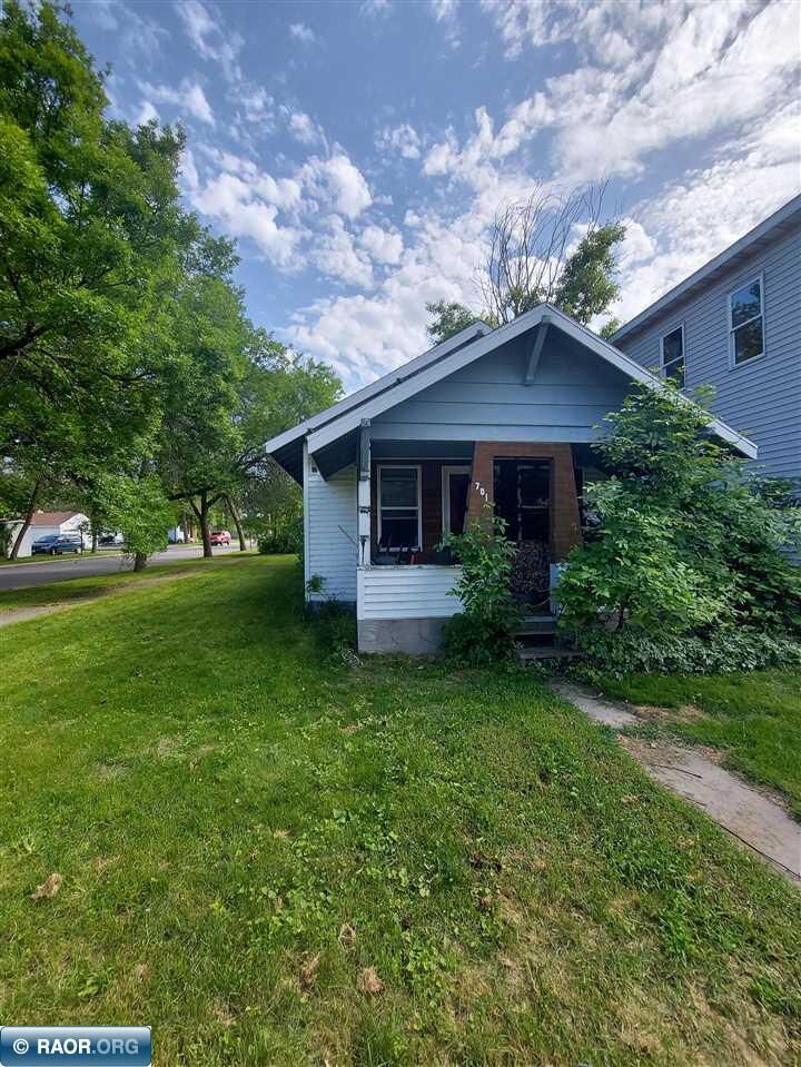 Property Photo: 701 9th St MN 56649