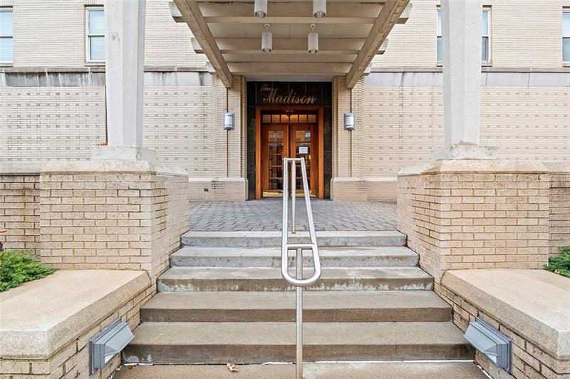 Property Photo:  220 N Bellefield Ave 403  PA 15213 
