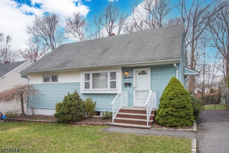 Property Photo:  16 Oak Ln  NJ 07044 