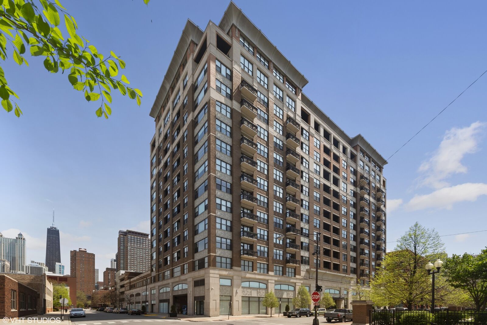 Property Photo: 849 N Franklin Street 820 IL 60610