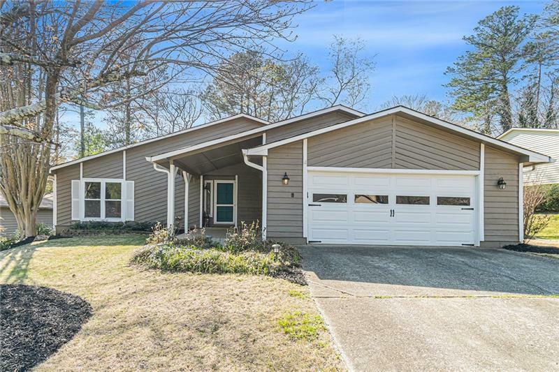 Property Photo: 9800 Lake Forest Way GA 30076