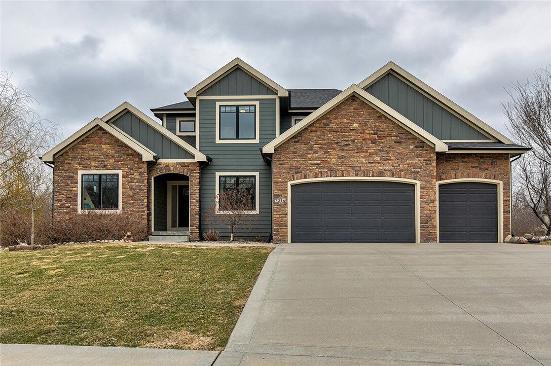 Property Photo:  7316 Eagle Crest Drive  IA 50131 