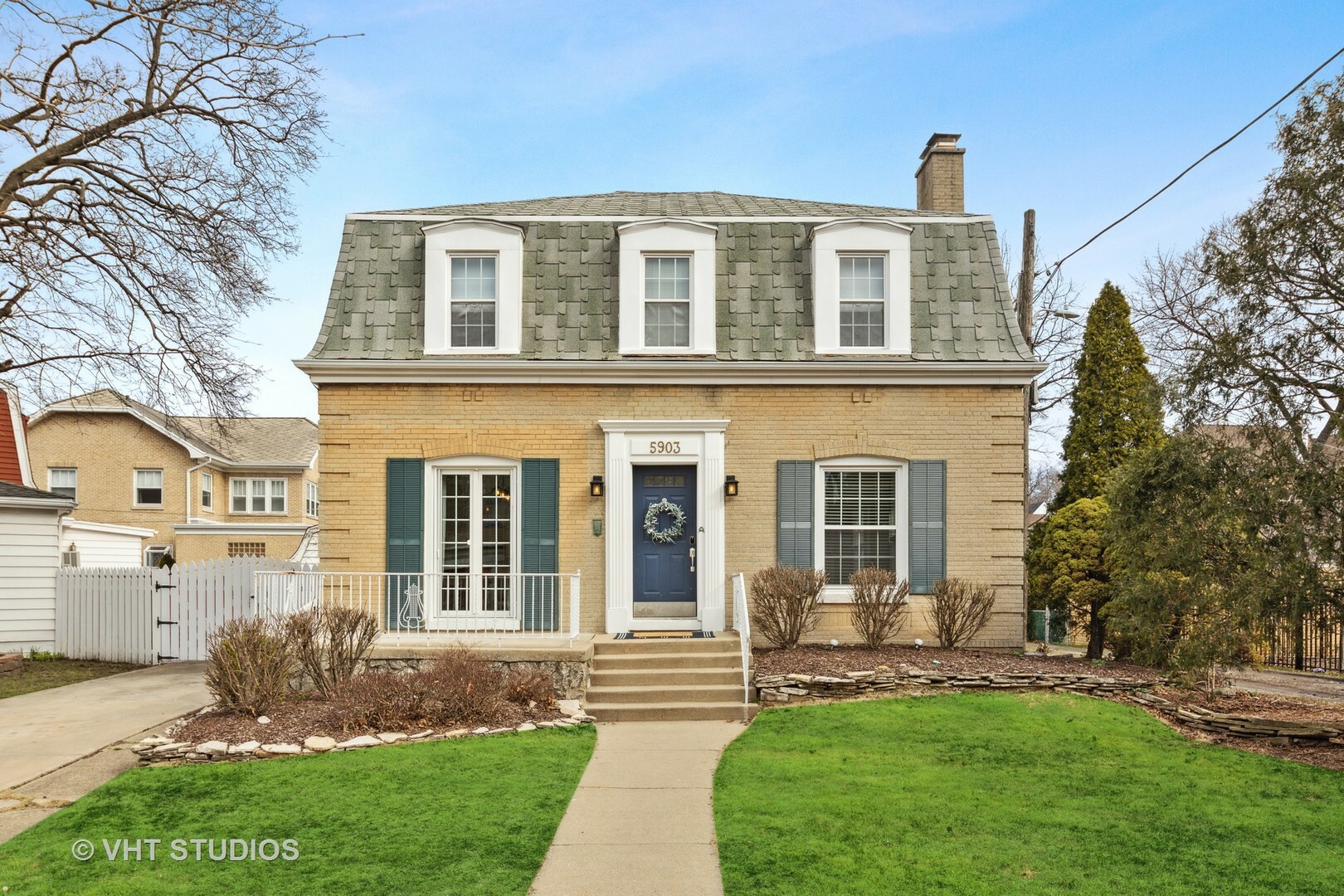 Property Photo: 5903 N Caldwell Avenue IL 60646