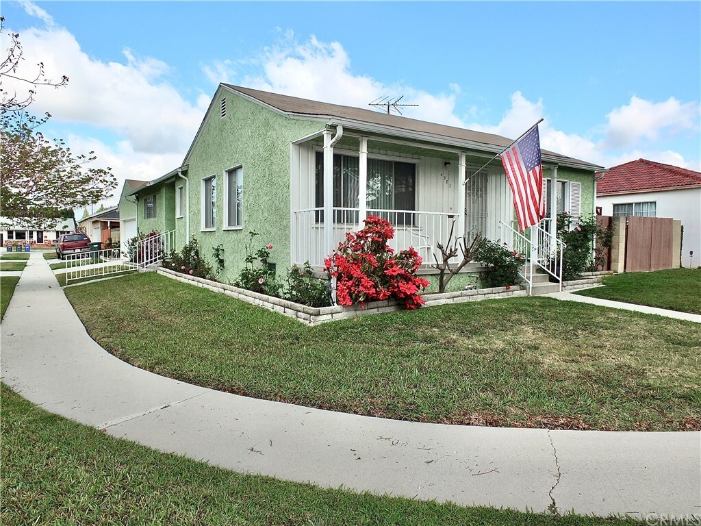Property Photo: 4963 Montair Avenue CA 90712