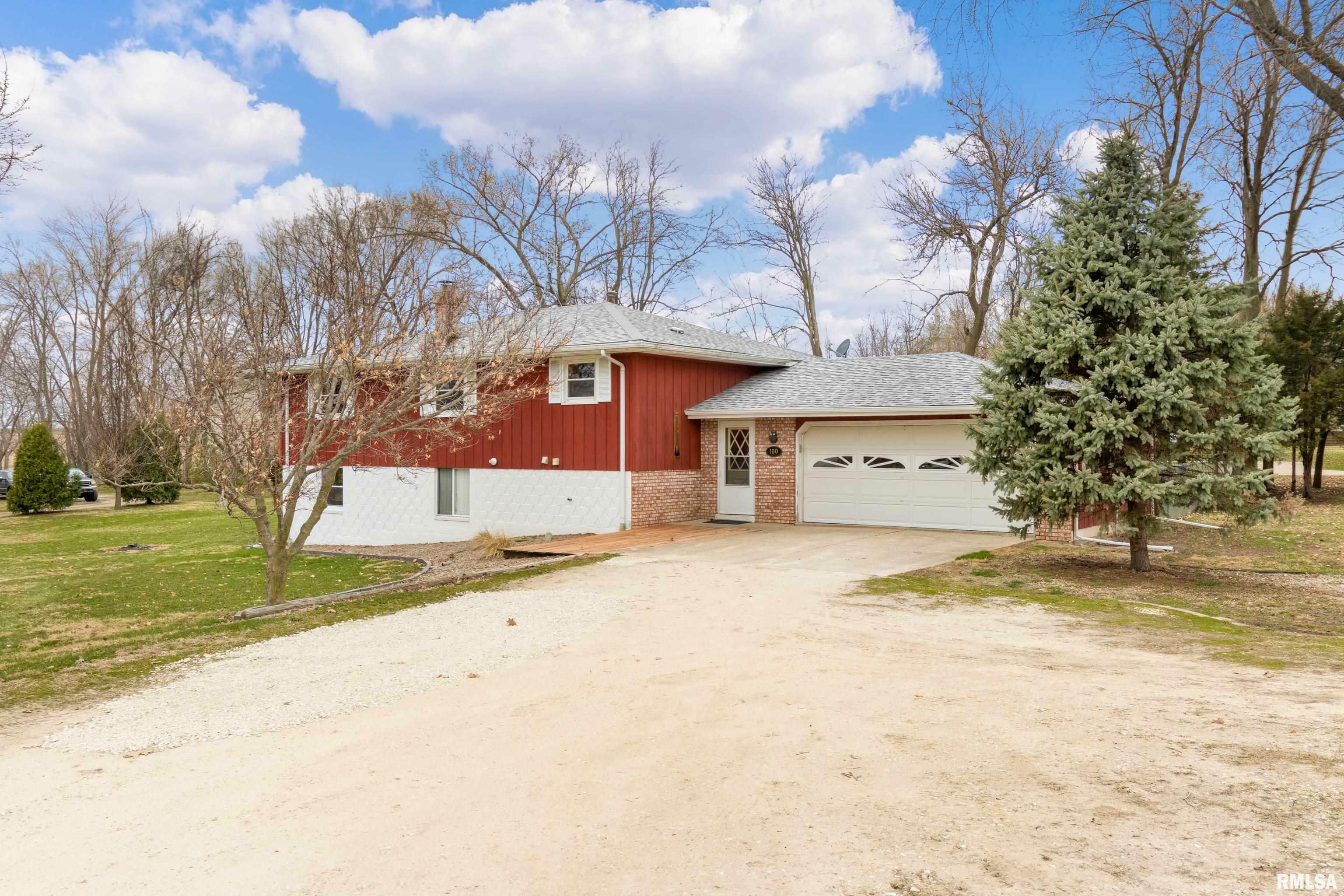 Property Photo:  100 N Knox  IL 61529 