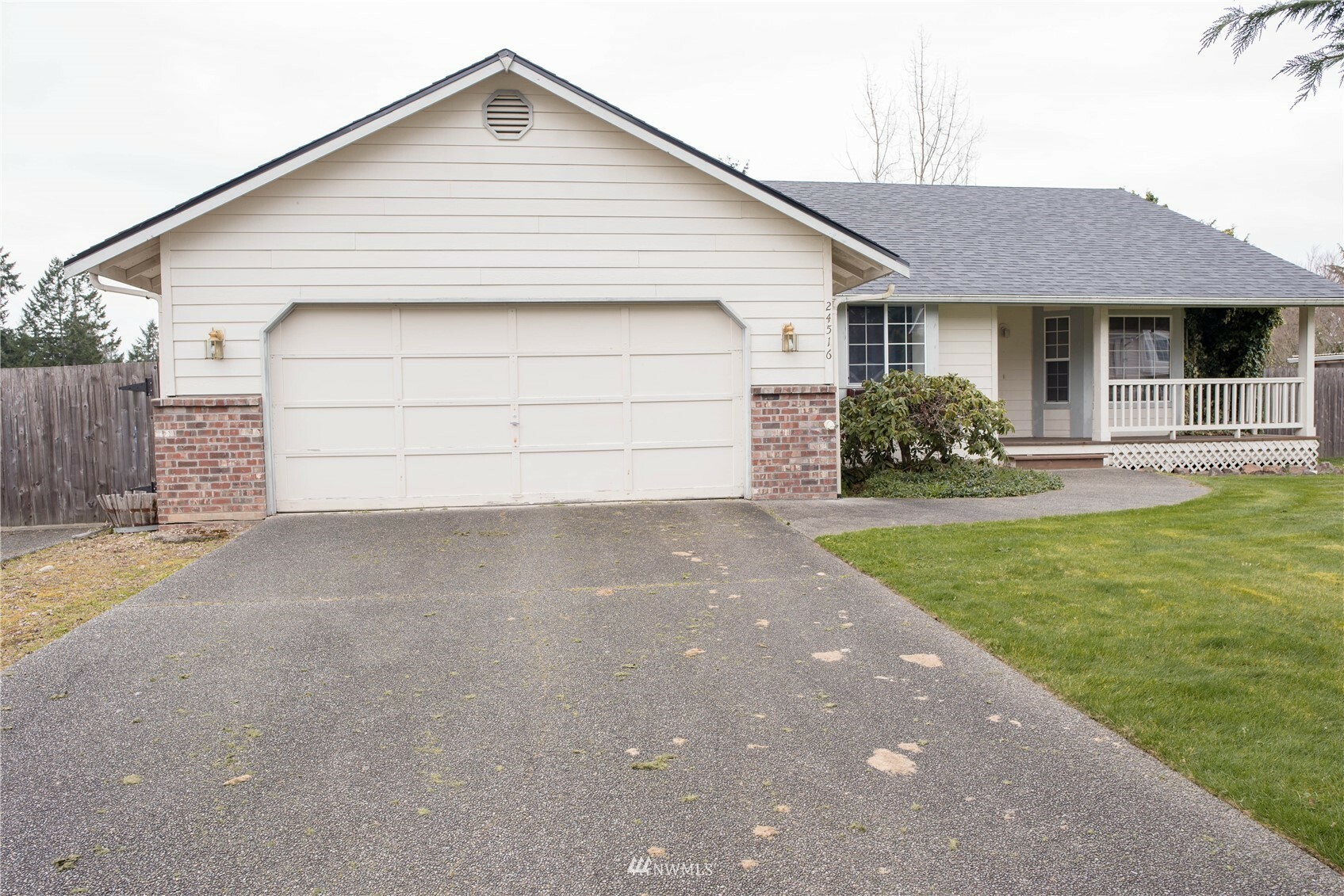 Property Photo:  24516 57th Avenue E  WA 98338 