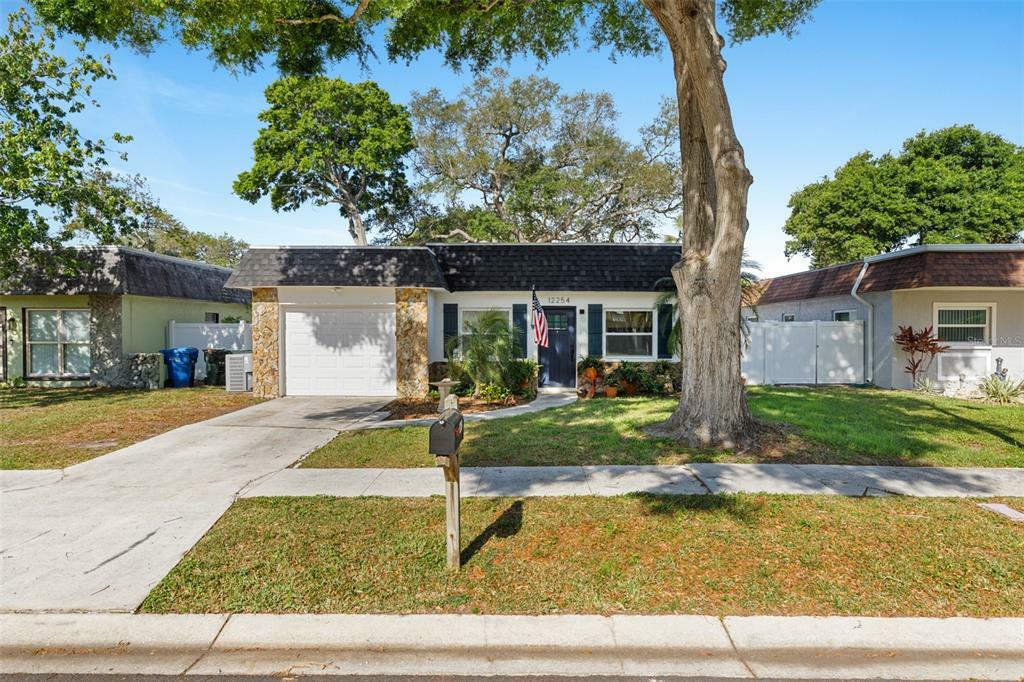 Property Photo:  12254 Mallory Drive  FL 33774 