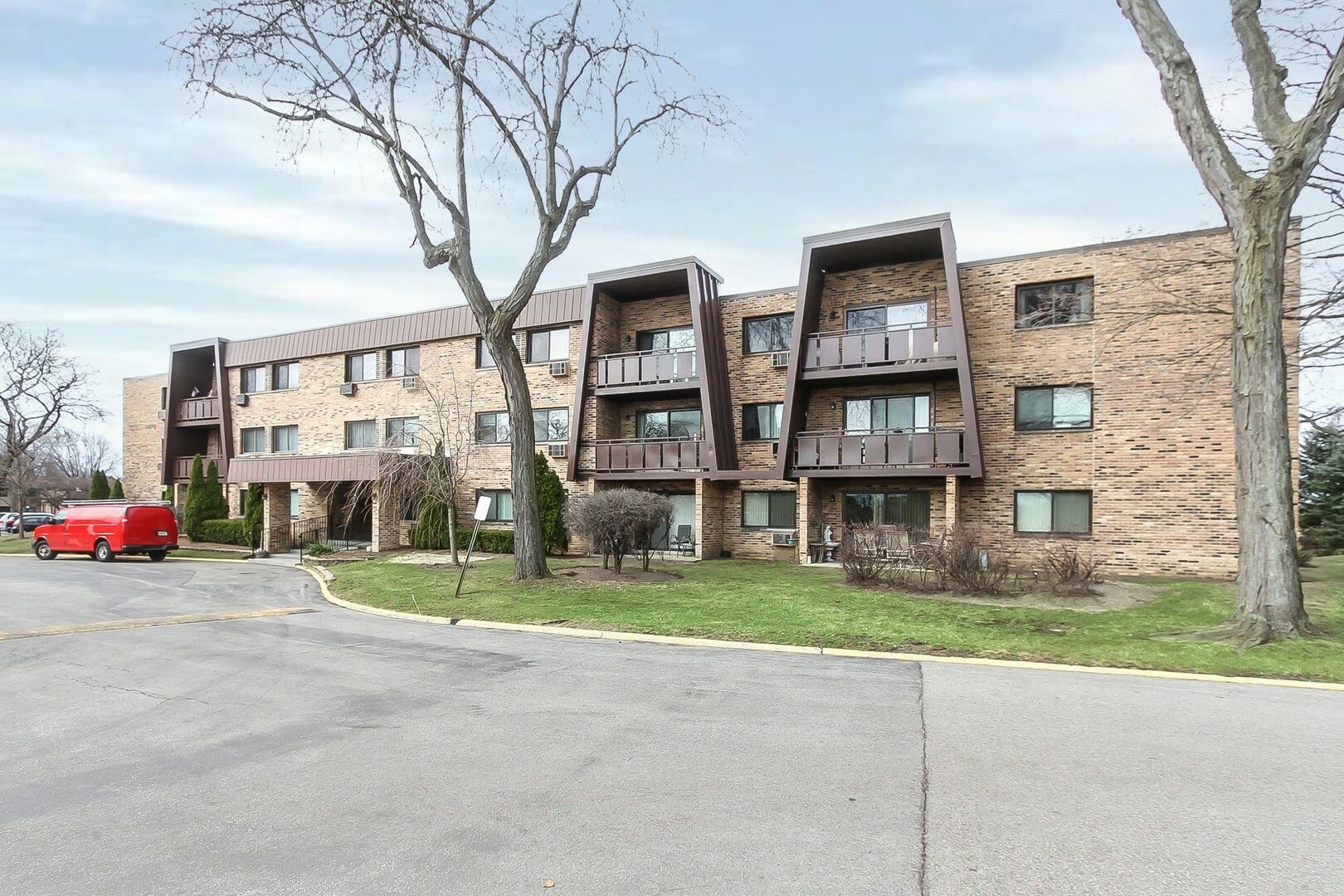 Property Photo: 1205 E Hintz Road 307 IL 60004