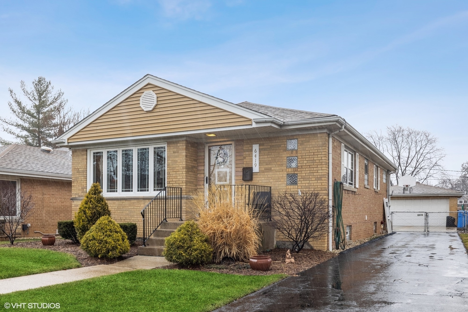 Property Photo: 6419 N Neva Avenue IL 60631