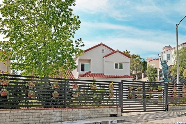 13951 Badger Avenue  Sylmar CA 91342 photo