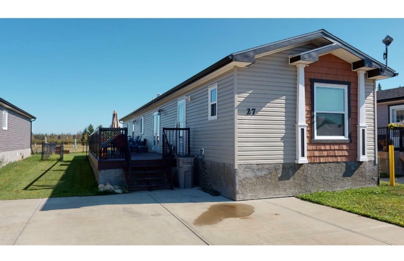 Property Photo: 27 Edgewater Crescent AB T7S 0E1