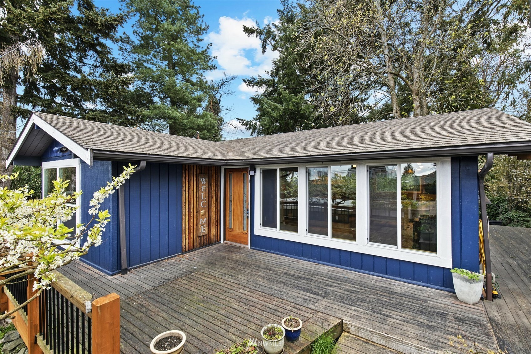 Property Photo: 2910 SW 119th Street WA 98146