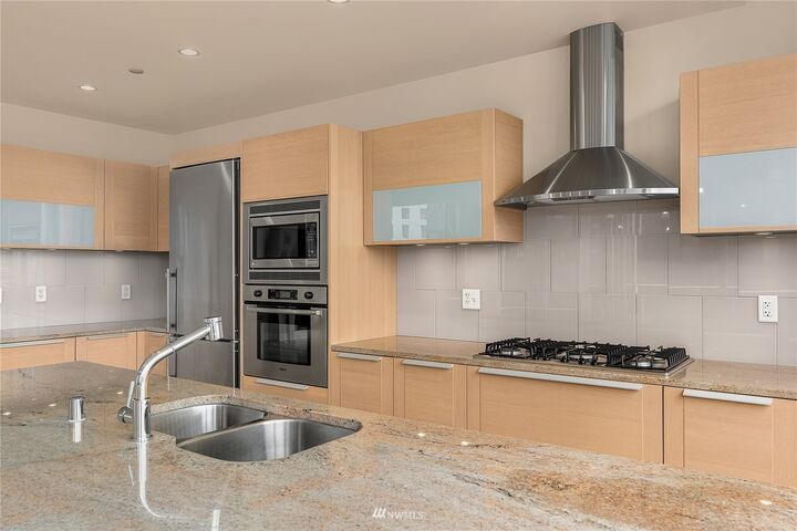 Property Photo:  737 Olive Way 1900  WA 98101 