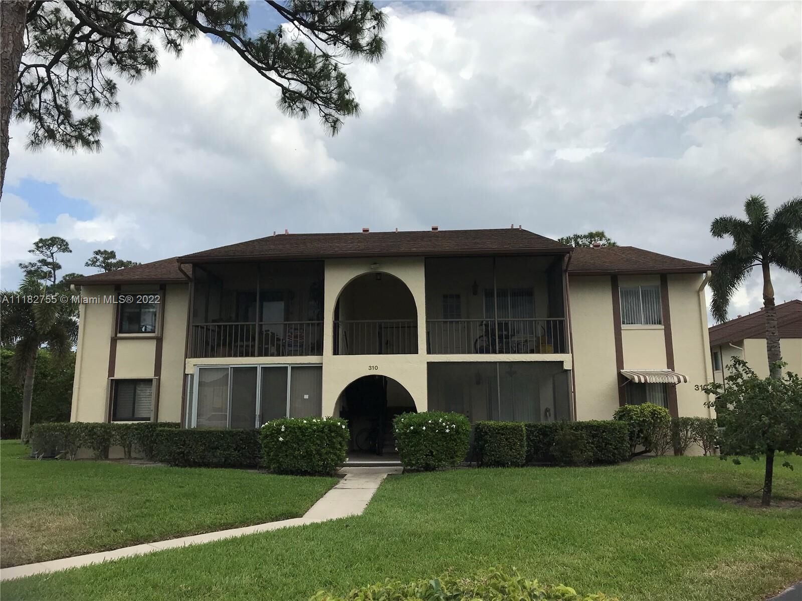 Property Photo: 310 Knotty Pine Cir D-2 FL 33463
