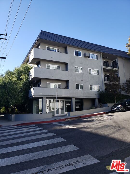Property Photo:  9005   Cynthia St 215  CA 90069 