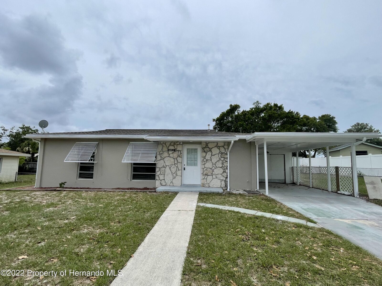 Property Photo:  1073 Cobblestone Drive  FL 34606 