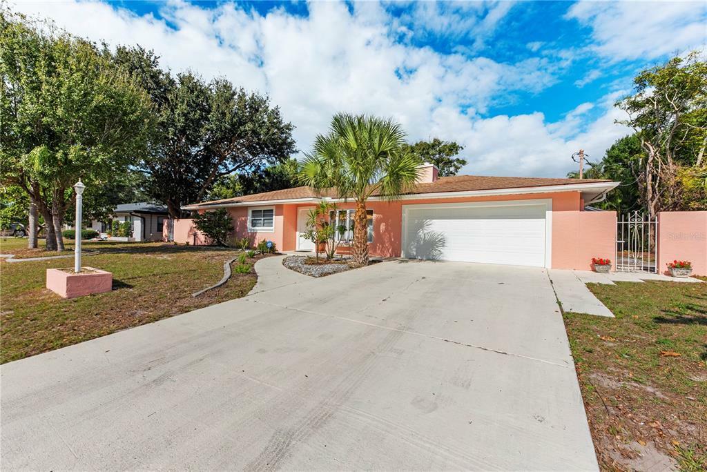 Property Photo:  2601 Valencia Drive  FL 34239 