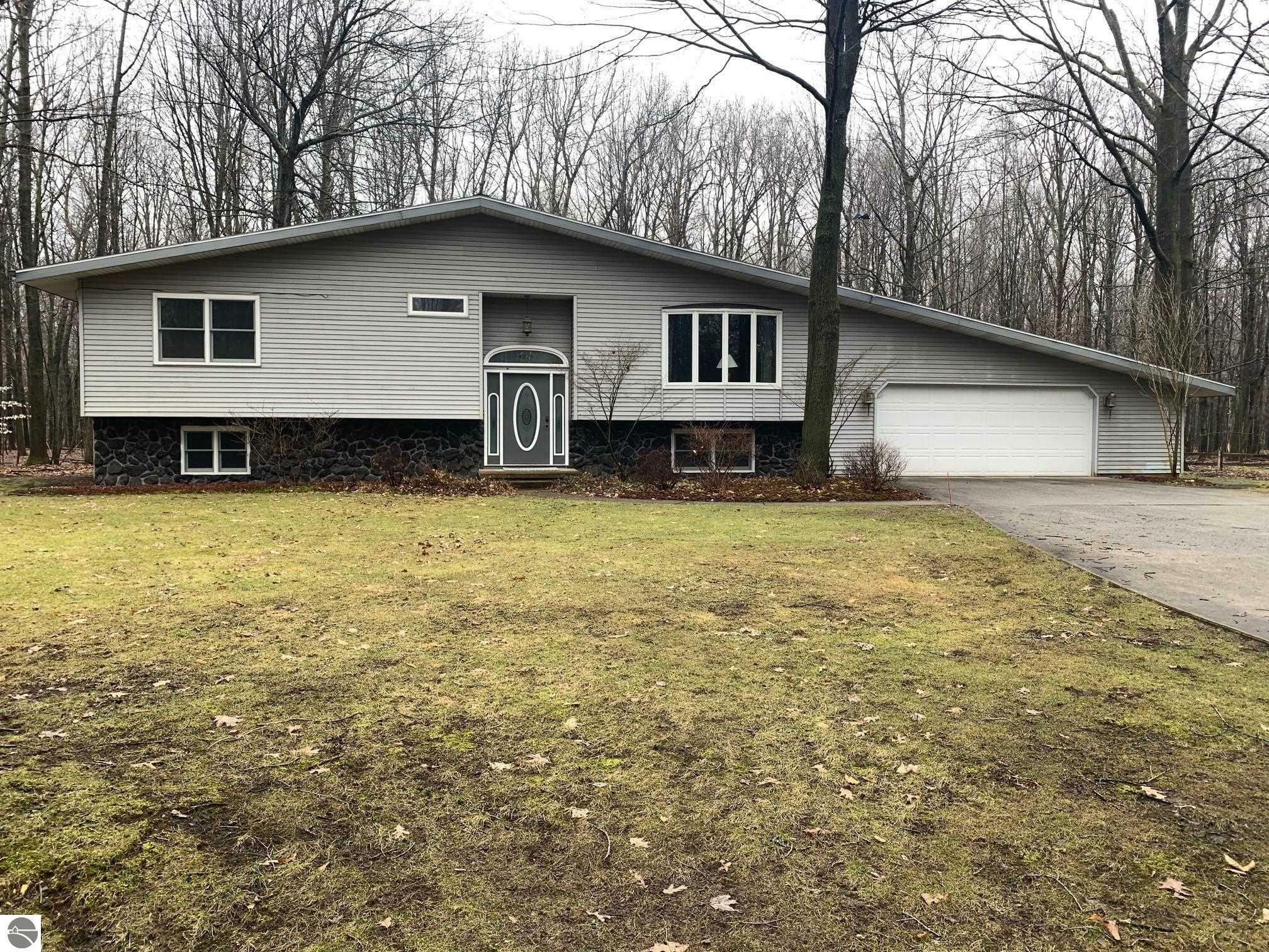 Property Photo:  586 Hiawatha Drive  MI 48858 