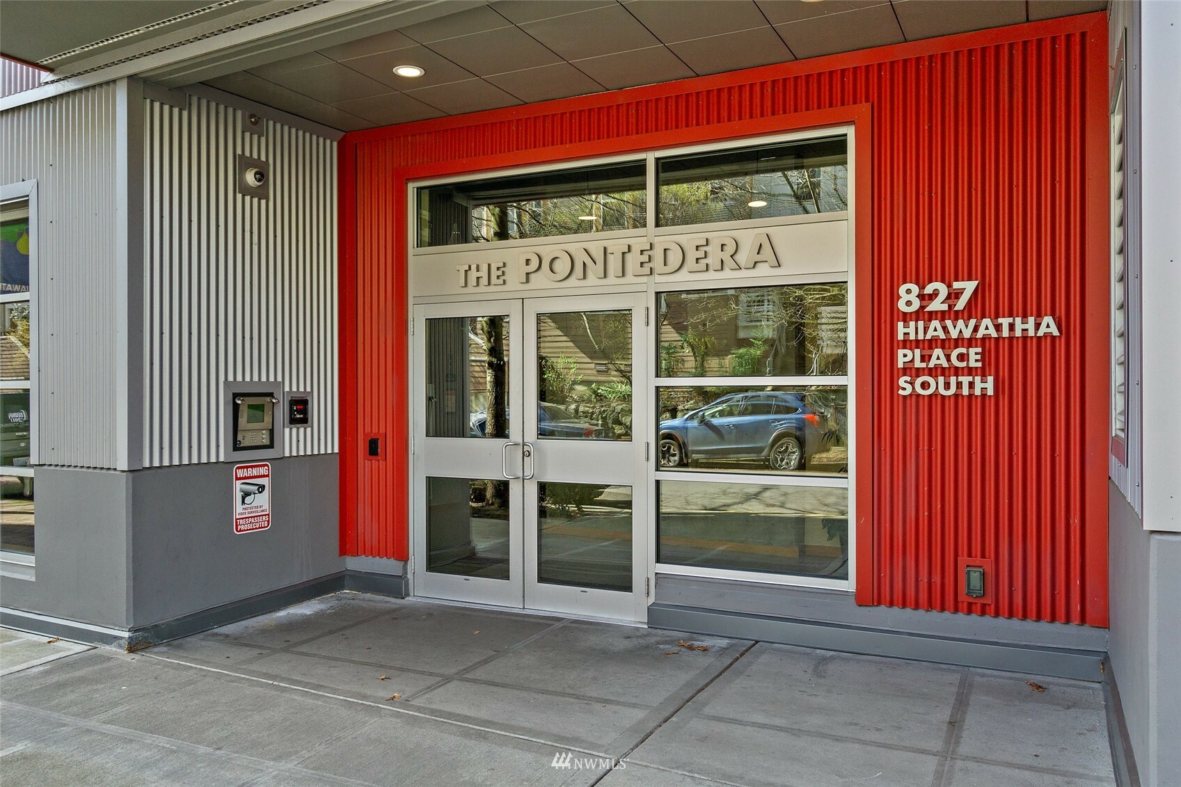 Property Photo: 827 Hiawatha Place S 313 WA 98144