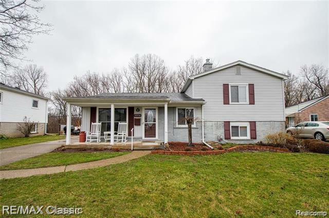 Property Photo:  33336 Lynx Street  MI 48185 