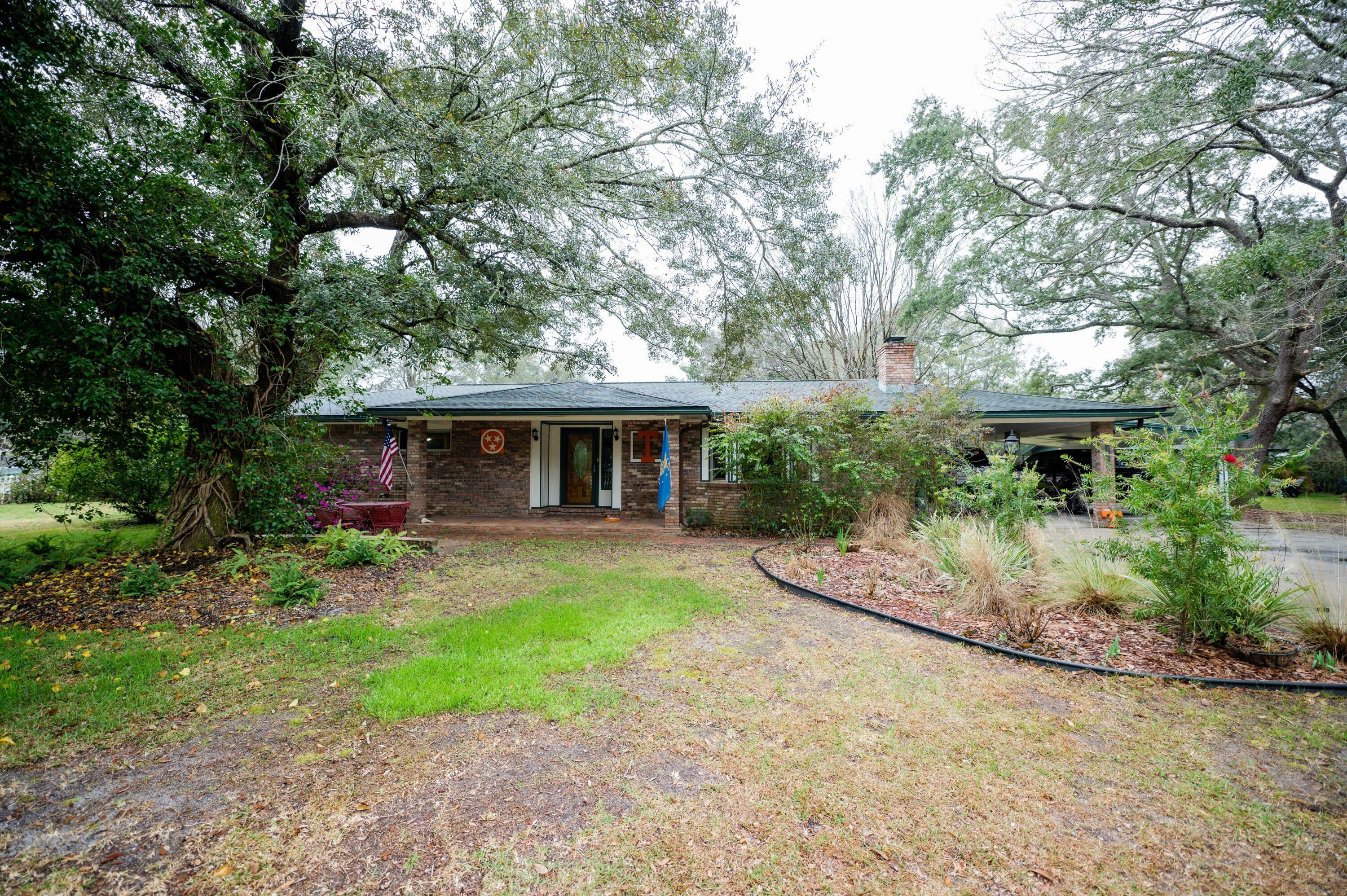 Property Photo:  218 Howard Street  FL 32578 