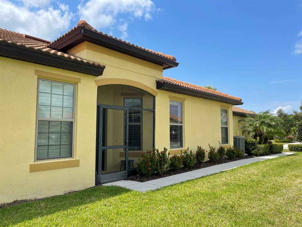 Property Photo:  5462 Sunset Falls Drive  FL 33572 