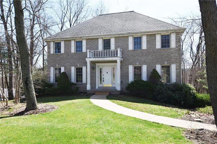 209 Crescent Court  Cranberry Twp PA 16066 photo