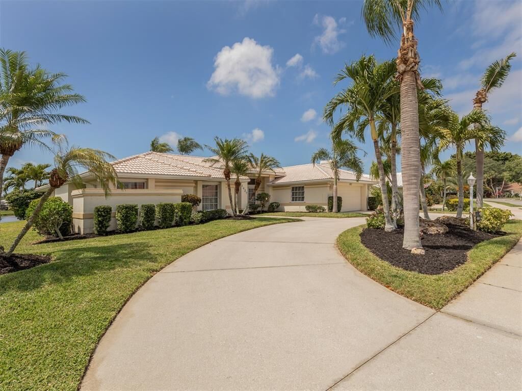 Property Photo: 1437 Gleneagles Drive FL 34292