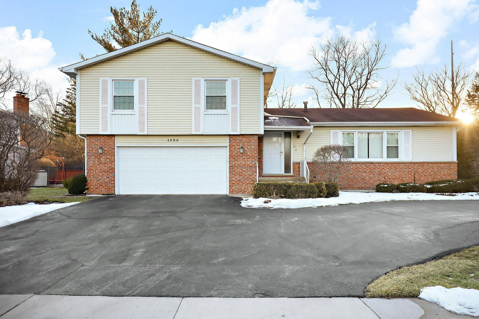 Property Photo:  1220 Montgomery Drive  IL 60015 