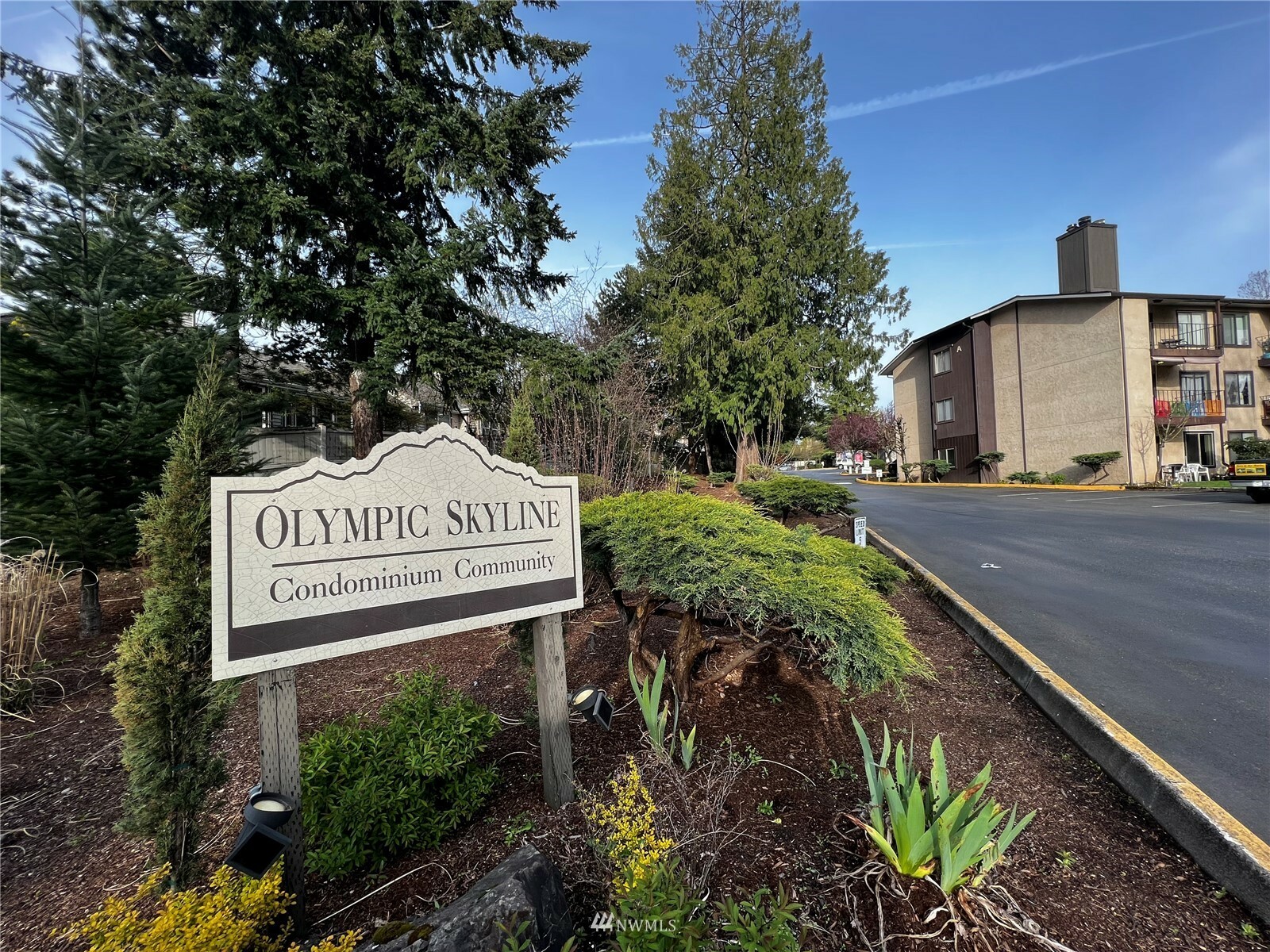 Property Photo: 10005 SE 235th Street Ct E102 WA 98031