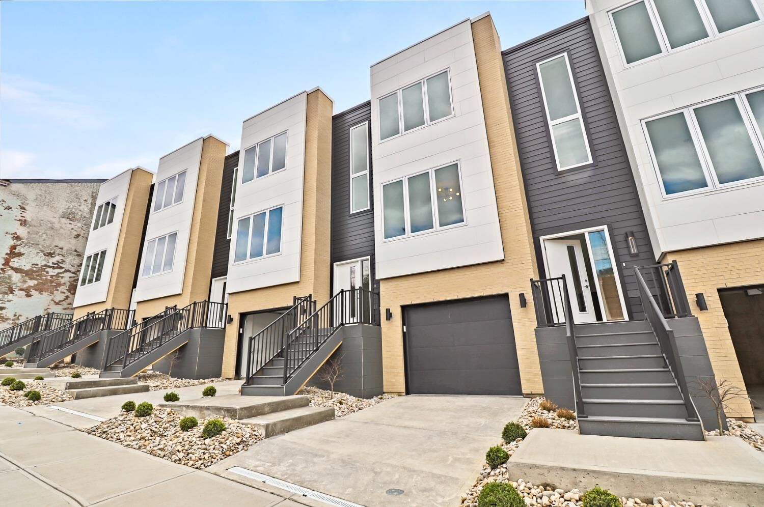 Property Photo: 2128 Loth St OH 45202