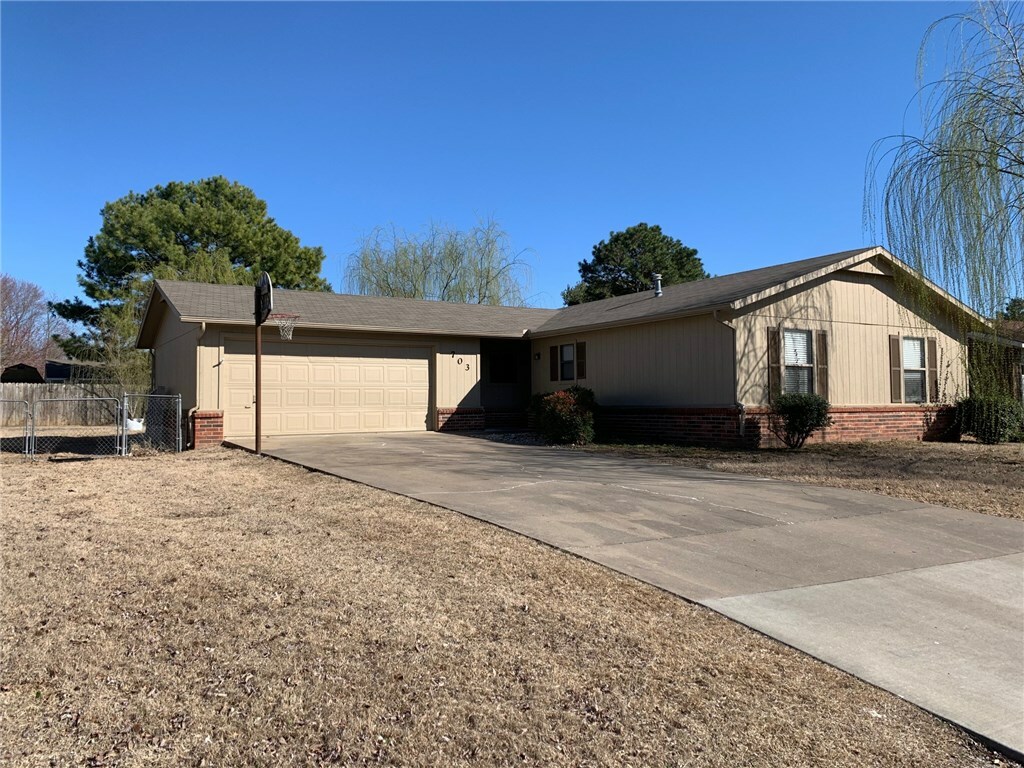 Property Photo:  703 N 23rd Street  AR 72756 