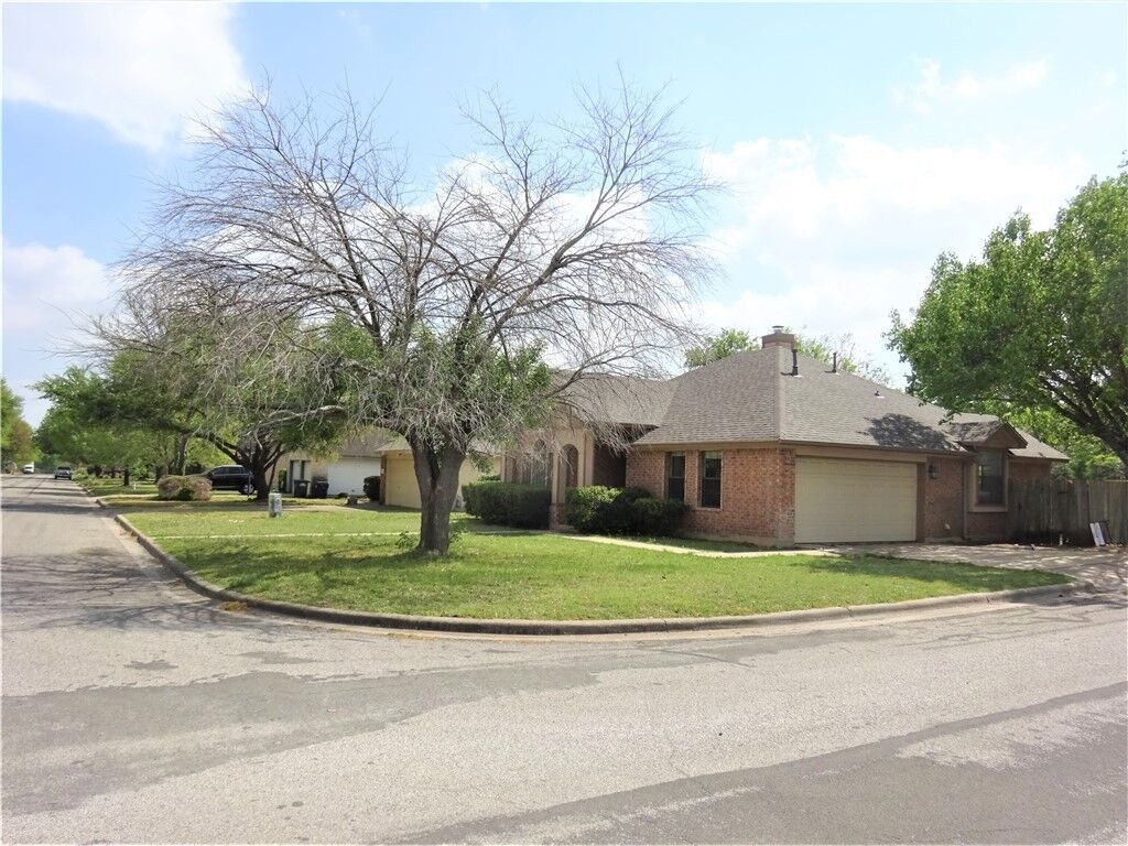 Property Photo:  1401 River Oak Drive  TX 78641 