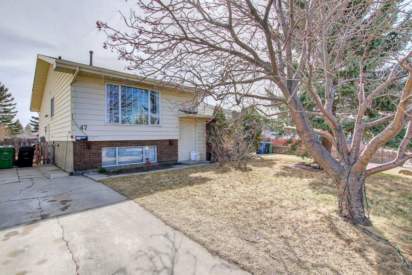 Property Photo: 47 Fonda Hill SE AB T2A 6G6