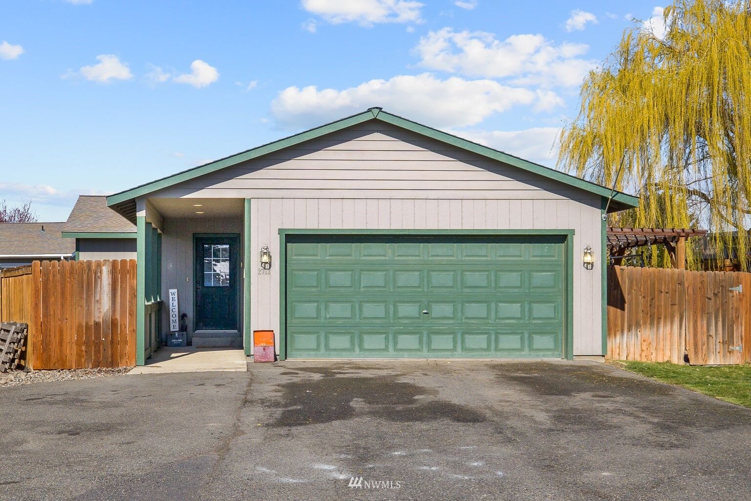 Property Photo: 2713 Canal Street WA 98926