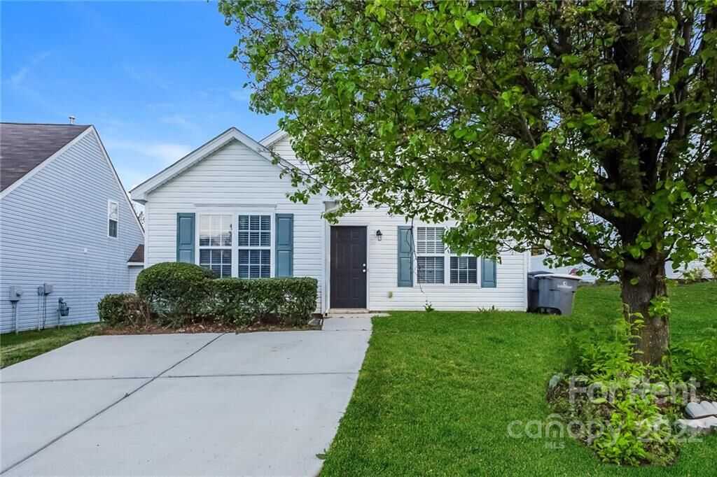 Property Photo:  182 Fairmont Circle  NC 28083 