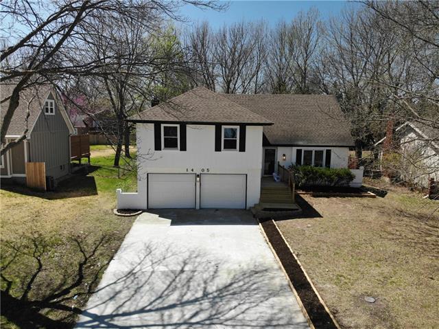 Property Photo: 1405 E Oxford Place KS 66062