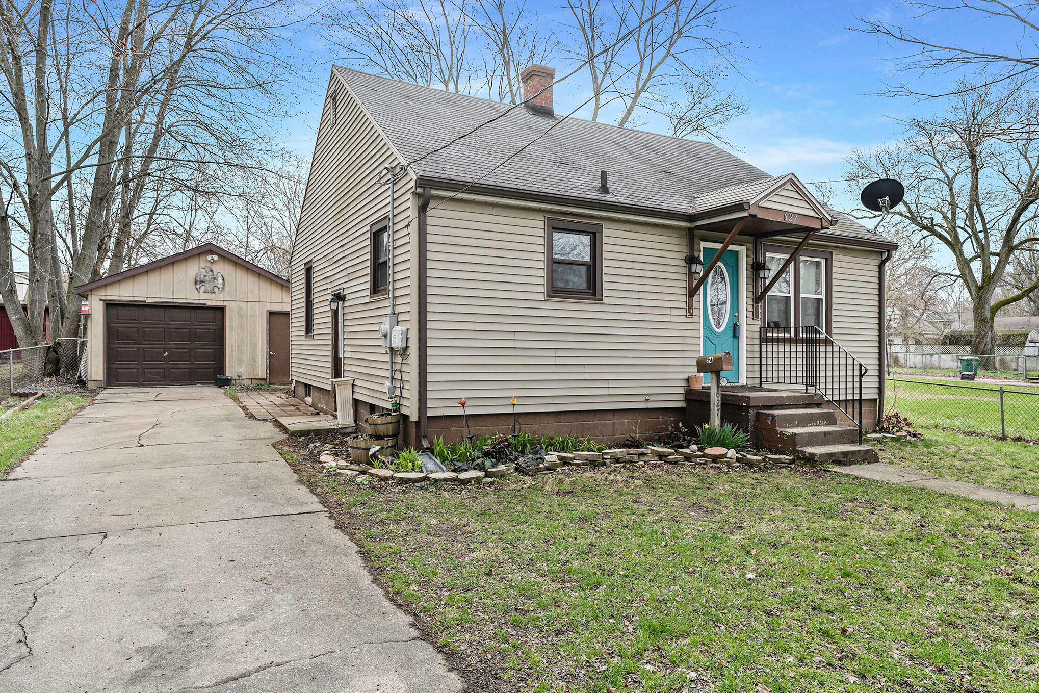 Property Photo: 627 N 6th Street MI 49120