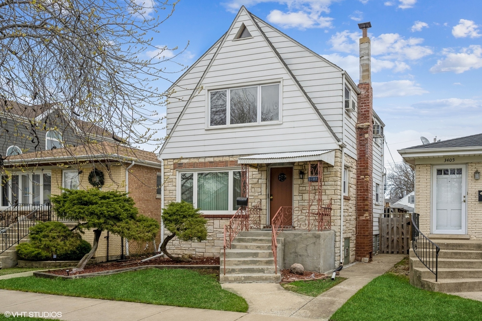 Property Photo: 3409 N Osage Avenue IL 60634