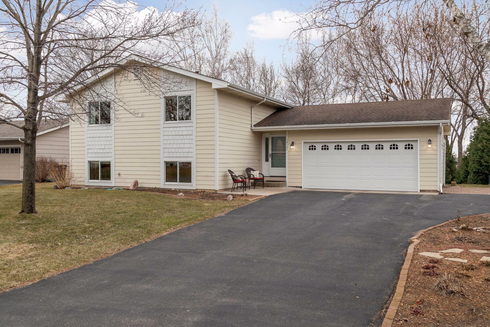 Property Photo:  12127 Cartway Curve  MN 55347 